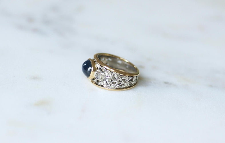 Bague 53 Bague or jaune et argent, saphir cabochon, diamants 58 Facettes