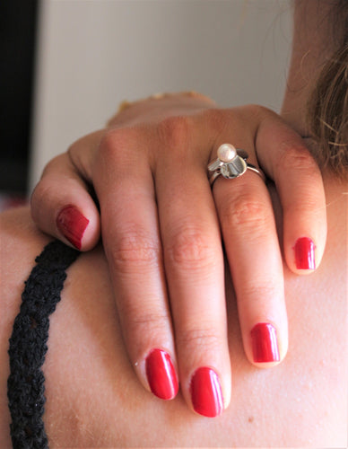 Bague 50 POIRAY - Bague Trèfle Or blanc Perle Blanche 58 Facettes 041