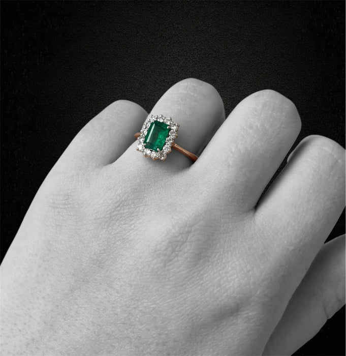 Bague 57 Bague marguerite avec émeraude rectangulaire 58 Facettes