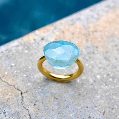 Bague 22K Gold Marie-Hélène de Taillac Milky Aquamarine Cabochon Ring 58 Facettes
