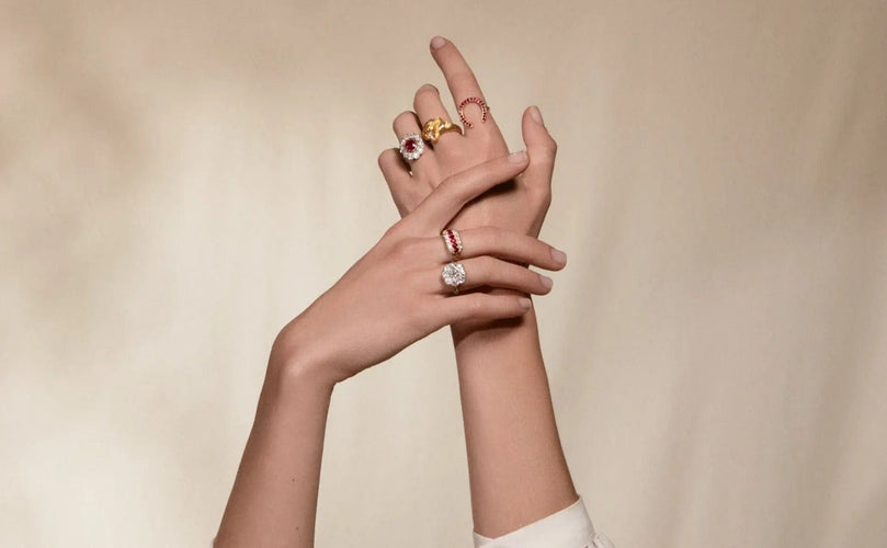 Bague Bague ancienne fer à cheval or et rubis 58 Facettes