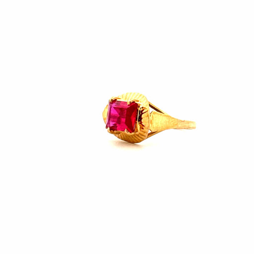 48 Yellow Gold & Ruby Signet Ring 58 Facettes