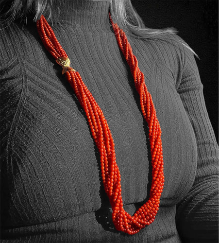 Collier Collier long à plusieurs rangs en corail rouge 58 Facettes