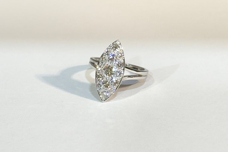 Bague 50 Bague marquise ancienne en or blanc et diamants 58 Facettes