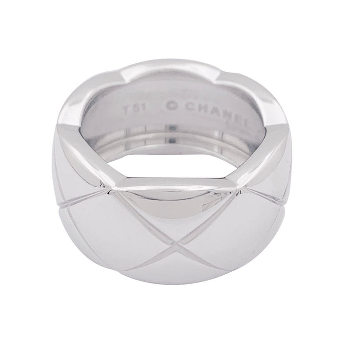 Bague Chanel "Coco Crush" grand modèle or blanc.