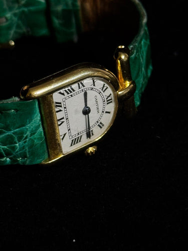 Montre [RARE] CARTIER - Montre Cloche Calandre - Petit modèle - Réf. 6603 - Or jaune 18 carats - Vintage 58 Facettes