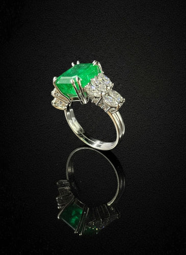 Bague Bague émeraude d'une beauté exceptionnelle, créée par nos soins. 58 Facettes