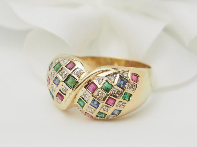 Bague 61 Bague pavée en or jaune, diamants et pierres précieuses 58 Facettes 22233