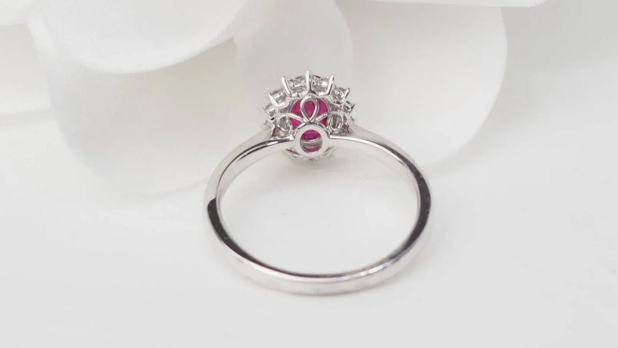 Bague 54 Bague marguerite or blanc, rubis ovale, diamants 58 Facettes 32240