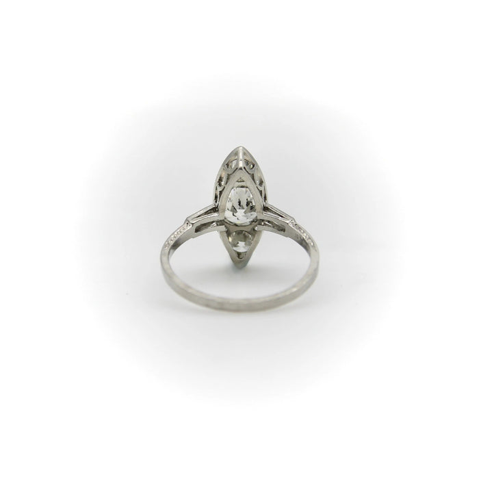 Bague en forme de navette en diamant de taille européenne ancienne en platine édouardienne