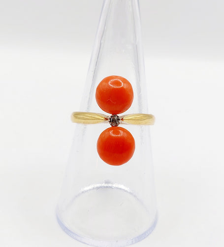 Bague 53.5 Bague marquise Art Déco or jaune, cabochons de corail et diamant taille rose 58 Facettes A06350