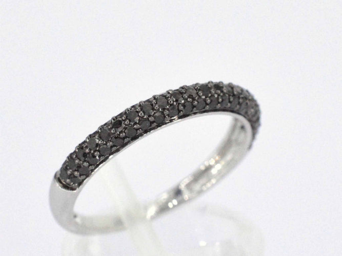 Bague 54 Bague en or blanc avec diamants noirs taille brillant 58 Facettes 2225