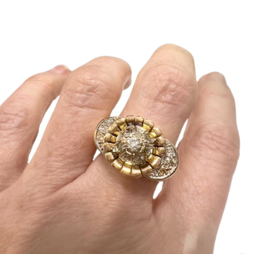 Bague 54 Bague au design rétro des années 1940-1945 en or 18 kt et platine avec diamants 58 Facettes CH38