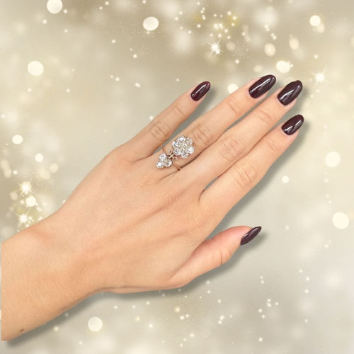 Bague 49 Bague fleur en or jaune et diamants 58 Facettes 154