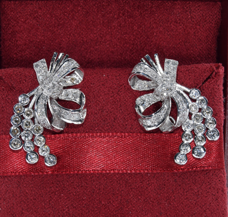 Boucles d'oreilles Boucles d'oreilles noeud diamants en or blanc 58 Facettes