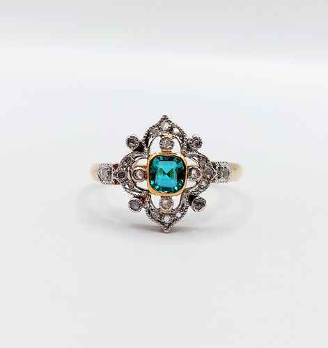 Bague 59.5 Epner - Bague marquise en or 18k et platine, pierre verte et diamants 58 Facettes A06589