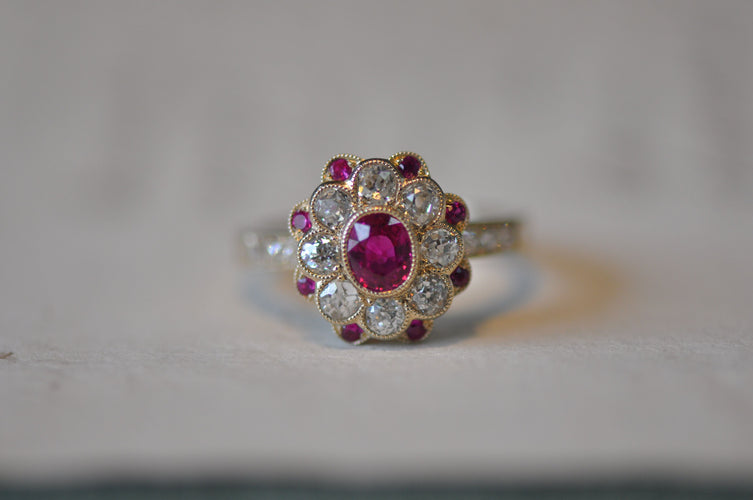 Bague 54 Une bague en rubis et diamant d'une ancienne mine 58 Facettes