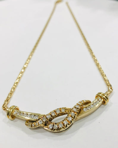 Collier Ravissant collier or jaune et diamants entrelacés. 58 Facettes