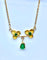 Collier pendentif trilobé en or jaune 18 carats et émeraudes