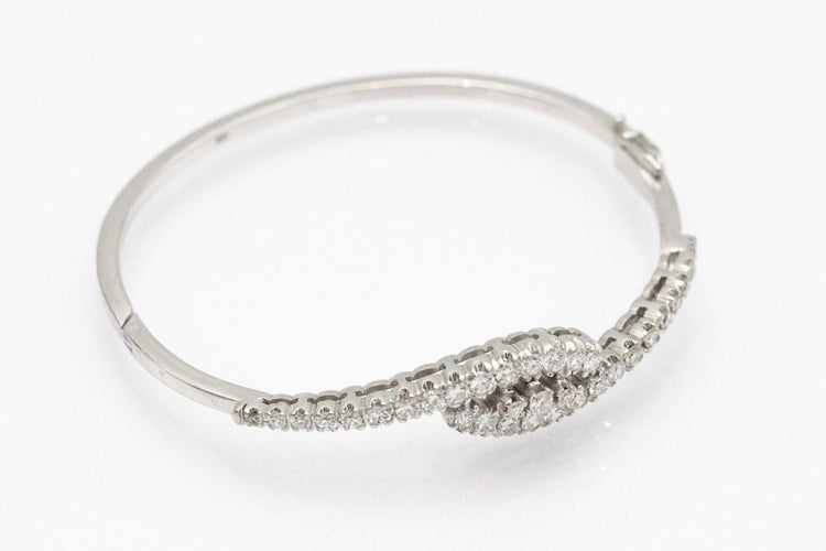 Bracelet Bracelet rigide de luxe en or blanc avec diamants de 1,45 ct, France, 2e moitié du 20e siècle 58 Facettes 10362