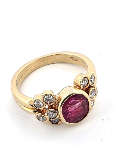 Bague 53 Bague en or jaune 18 carats avec rubis et diamants 58 Facettes