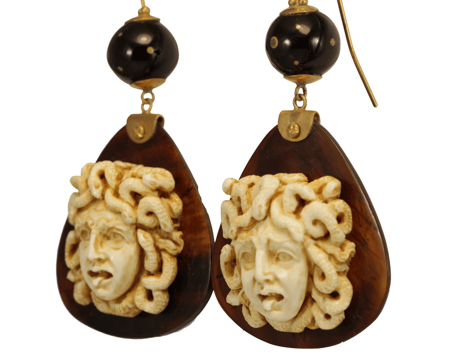 Boucles d'oreilles Boucles d'oreilles antiques en or et écaille de tortue avec camées Medusa en ivoire 58 Facettes 7606