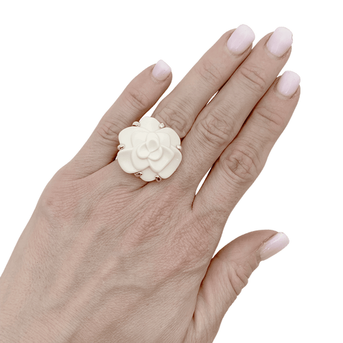 Bague 49 Bague Chanel, "Camélia", or jaune, agate. 58 Facettes 34548