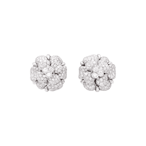 Boucles d'oreilles Boucles d'oreilles Chanel, "Camélia", or blanc, diamants. 58 Facettes 34310