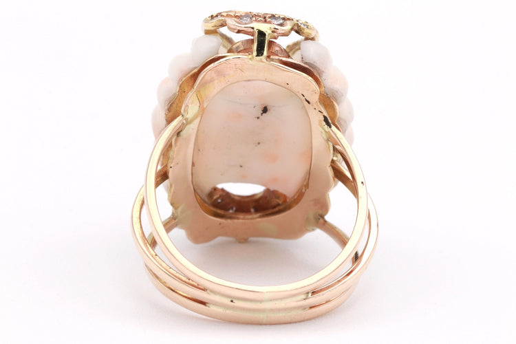 Bague 57 Bague Années 70 en or jaune, corail blanc, diamants et améthyste 58 Facettes 19139