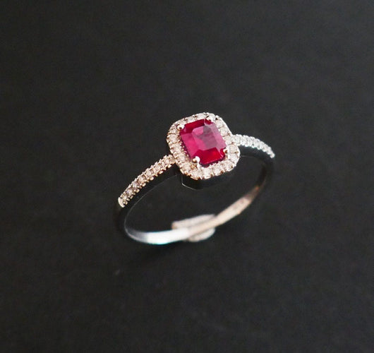 Bague 54 Bague sertie d'un Rubis, entourage Diamants 58 Facettes
