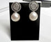 Boucles d'oreilles Boucles d'oreilles modernes en or 18 ct avec diamants et perle 58 Facettes Q5B