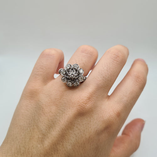 Bague 56 Bague fleur platine diamants 58 Facettes