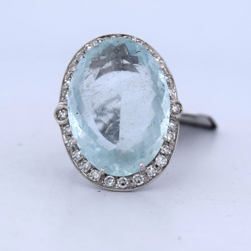 Bague 56 Bague en or blanc avec aigue-marine et diamants 58 Facettes