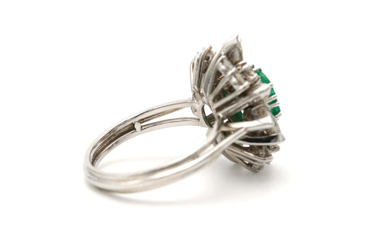 Bague 53 Bague - Bague contemporaine sertie d’émeraude et diamants en or blanc 18 carats 58 Facettes 23331
