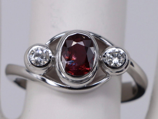 Bague 55 Bague ovale en or blanc rubis et diamants 58 Facettes BA-58