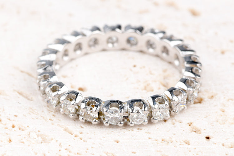 Bague 53 Alliance Éternité en Or Blanc 18 Carats et 1.26 CTDiamants 58 Facettes ALLDIAM126-107