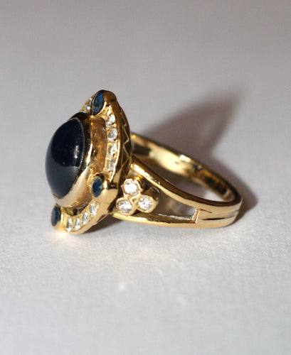 Bague 51.5 Bague or jaune, cabochon de saphir et diamants 58 Facettes 589