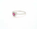 Bague en or blanc avec un rubis en forme de cœur de 0,25 ct et des diamants tout autour