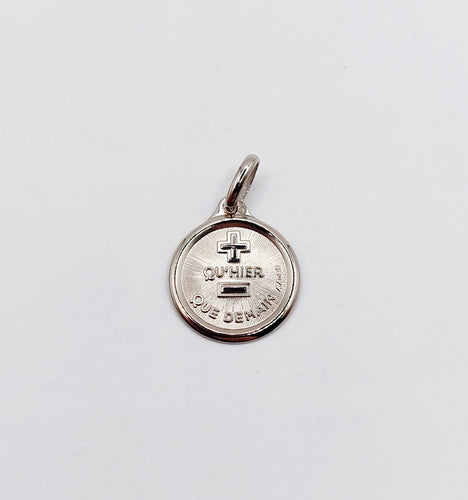 Pendentif AUGIS - Pendentif médaille d'amour or blanc  "+ qu'hier - que demain" - L'Originale Mini 58 Facettes G4350X0000