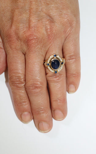 Bague 51.5 Bague or jaune, cabochon de saphir et diamants 58 Facettes 589