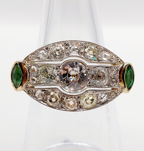 Bague 54.5 Bague marquise inversée Art déco en or 18k et platine, diamants et émeraudes 58 Facettes A06453