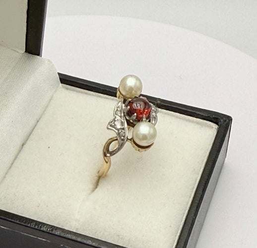 Bague 53 Bague trilogie ancienne en or sertie de perle et grenat 58 Facettes