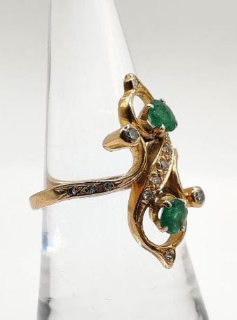 Bague 52 Bague Toi & Moi en or jaune ornée de deux émeraudes et torsadée de diamants 58 Facettes