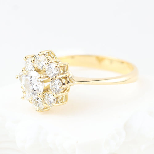 Bague 52 Bague rosette en or jaune 18 carats sertie de diamants taille brillant 58 Facettes