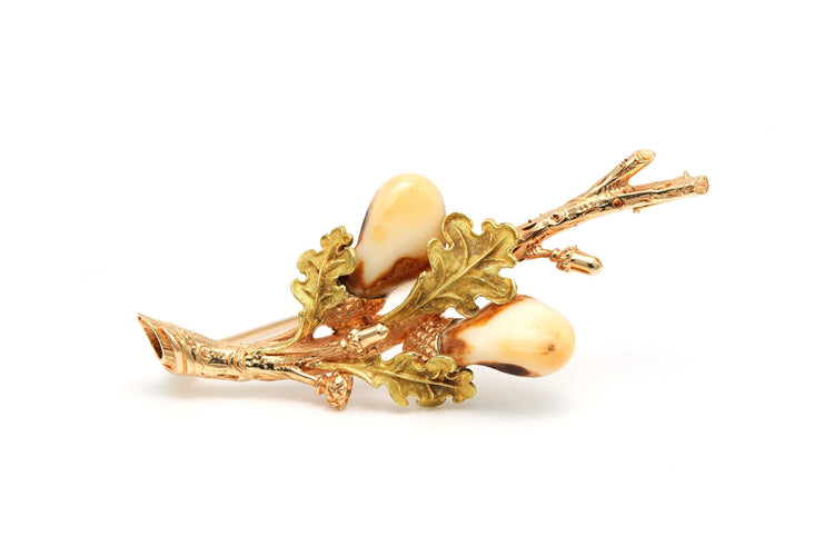 Broche Broche contemporaine en or jaune sertie de dents de chevreuil 58 Facettes 22918