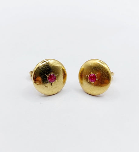 Boucles d'oreilles Puces d'oreilles art déco or rose, rubis sertis étoilés (circa 1940) 58 Facettes A05696