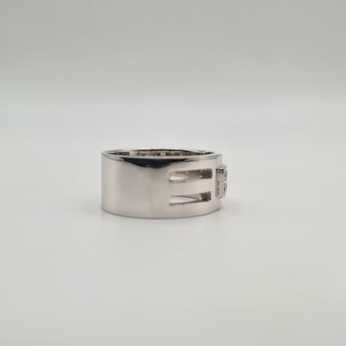 Bague 54 Bague or blanc sertie de diamants 58 Facettes