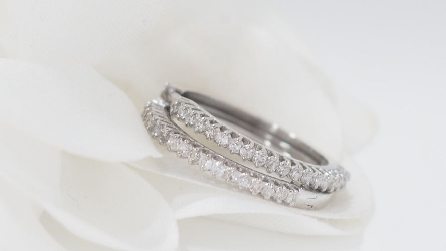 Boucles d'oreilles Boucles d'oreilles créoles en or blanc et diamants 58 Facettes F4882
