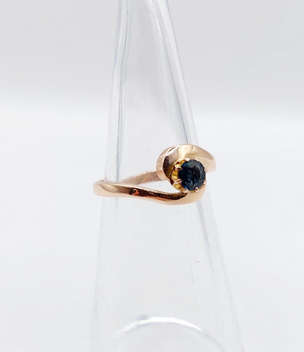 Bague 48 Bague tourbillon or jaune ornée d'un saphir (circa 1920) 58 Facettes A05082