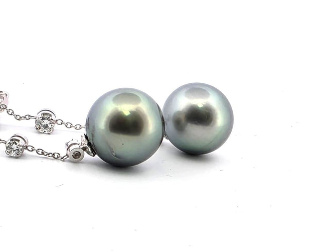 Boucles d'oreilles Boucles d'oreilles en or blanc 18 carats avec perles de Tahiti et diamants 58 Facettes